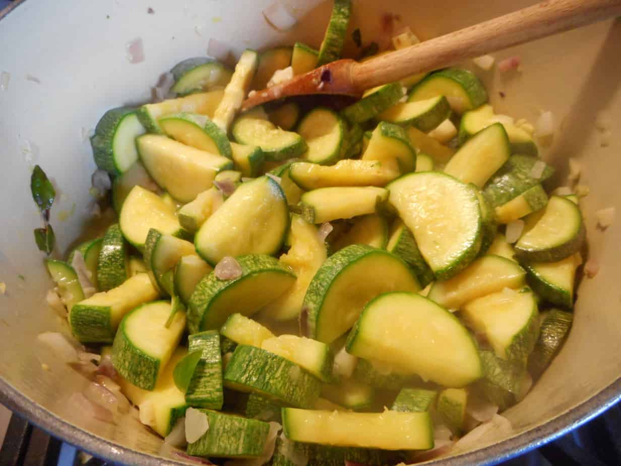 Fresh and Easy Zucchini Basil Soup - Travel * Food * Cool